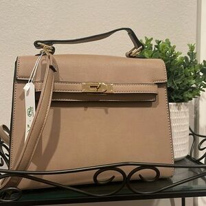 NEW!! ❤️ Taupe Handbag 🙂‍↔️ *Poshmark